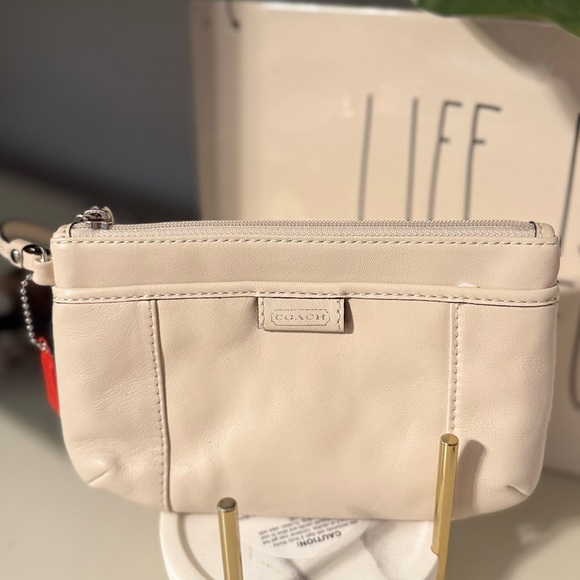 Coach Cream Leather Wristlet - Picture 1 of 8